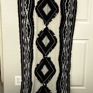 Black and White Geometric Patterned Scarf